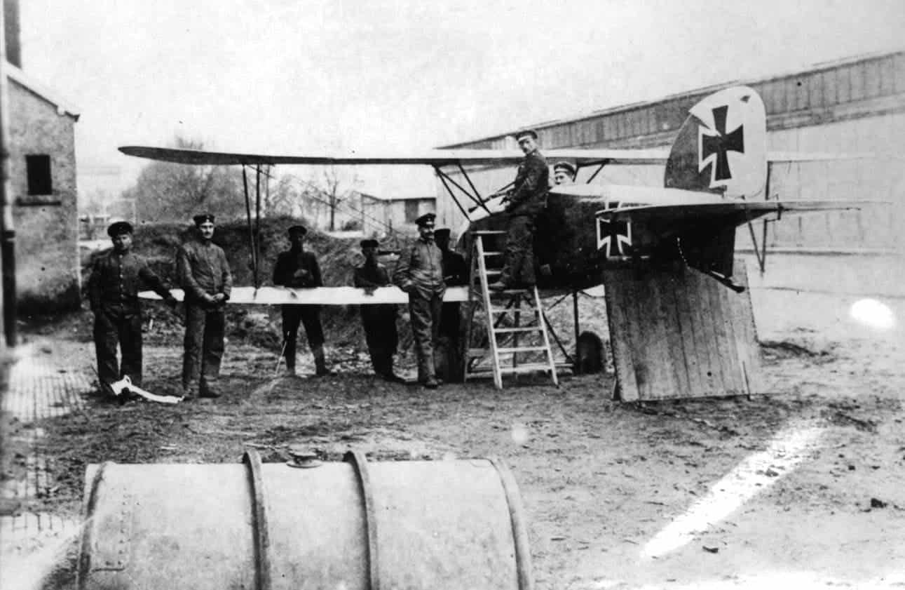 Механики одной из эскадрилий ВВС Германии